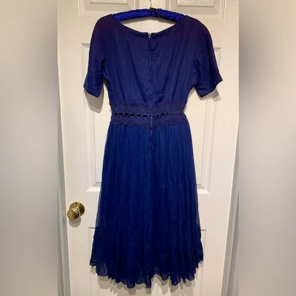 Vintage Rare ladies blue short sleeve chiffon dress with back zipper and lace - Picture 3 of 10